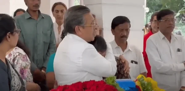 B. Saroja Devi Passes Away at 87: End of an Era in Indian Cinema