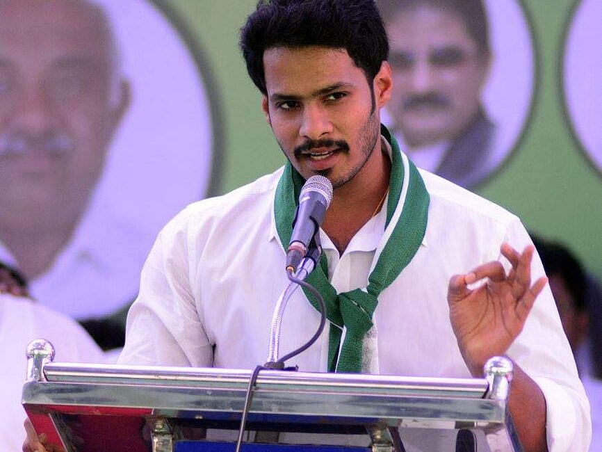 Nikhil Kumaraswamy Farmers Protest November 25: JD(S) Leader Slams Congress Govt Over Water Crisis Nikhil Kumaraswamy farmers protest November 25