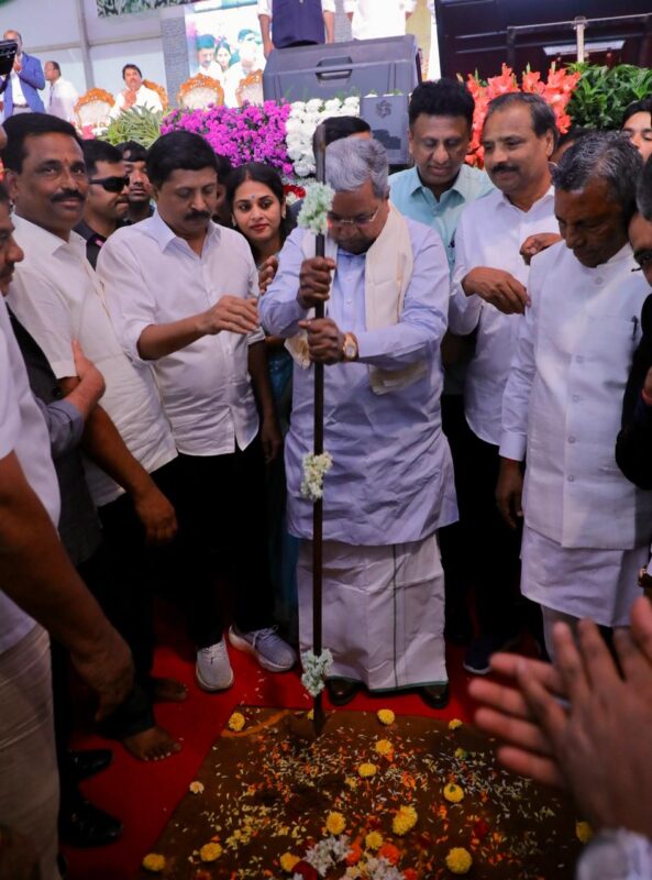 Siddaramaiah ₹1 Lakh Crore Development Works with ministers at project launch