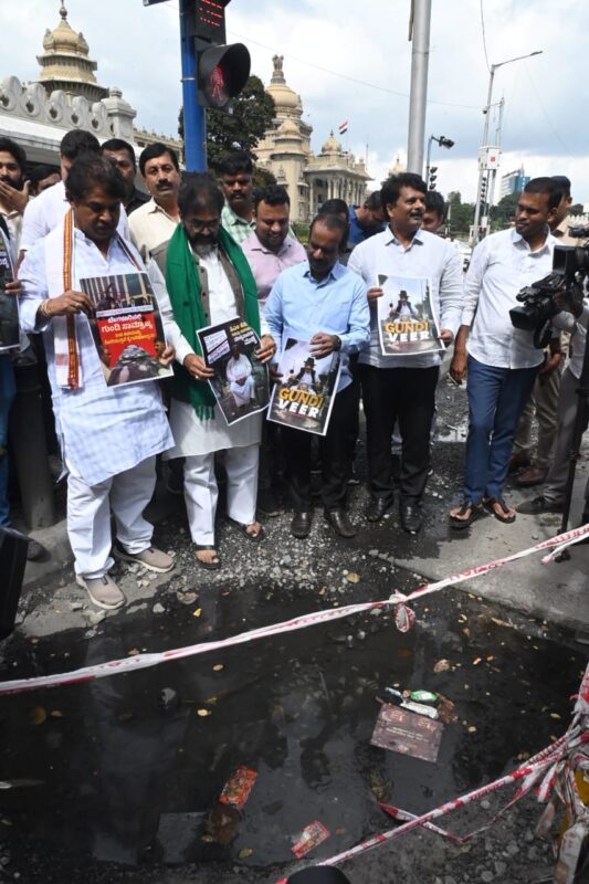 Bengaluru BJP pothole protest with senior party leaders demonstrating on the road