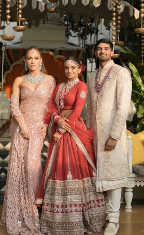 Viral Udaipur Wedding Creates Buzz With Royal Décor, Celebrity Style & Dreamy Fashion Moments Viral Udaipur Wedding royal palace décor by Lake Pichola