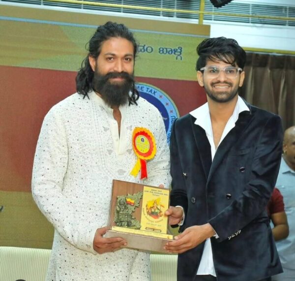 “One Cannot Force Anyone to Learn a Language”: Yash at Bengaluru Rajyotsava Event Yash interacting with dignitaries while discussing Kannada language