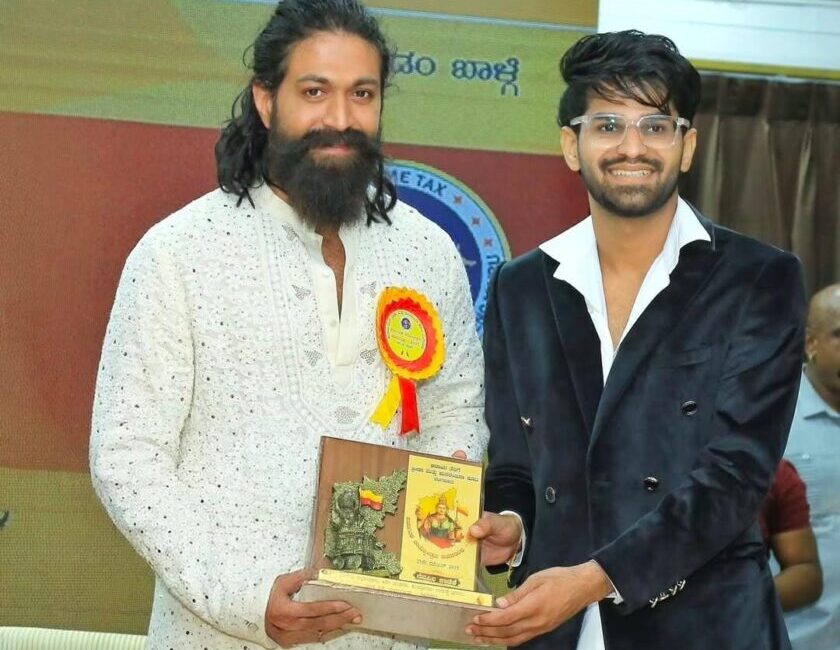 “One Cannot Force Anyone to Learn a Language”: Yash at Bengaluru Rajyotsava Event Yash interacting with dignitaries while discussing Kannada language