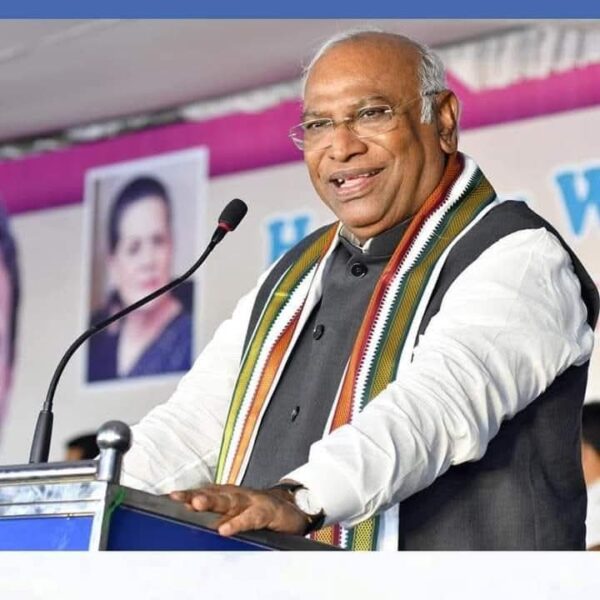 Dalit CM Formula Karnataka AHINDA: Leaders Propose Dalit Chief Minister if Leadership Changes Mallikarjun Kharge addressing a Congress party event
