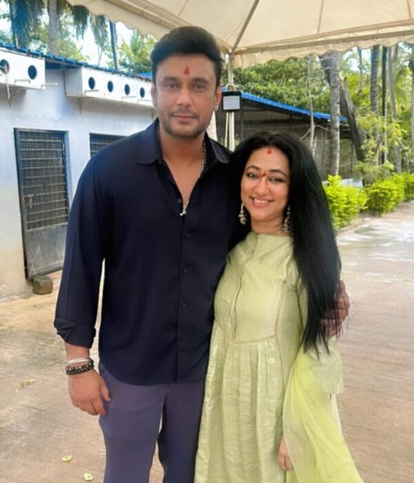 Darshan and wife Vijayalakshmi together in a family photo