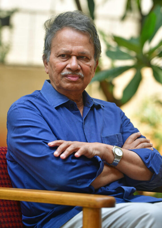 Mahakavi Movie Shoot Wrapped: Baraguru Ramachandrappa's 25th Film Enters Post-Production Producer Shri Prabhu Yatnatti with the film's team