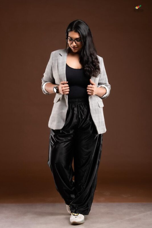 Sanvi Sudeep Makes Her Debut as a Singer with Masth Malaika Kiccha Sudeep and Nishvika Naidu dancing in the Masth Malaika song video