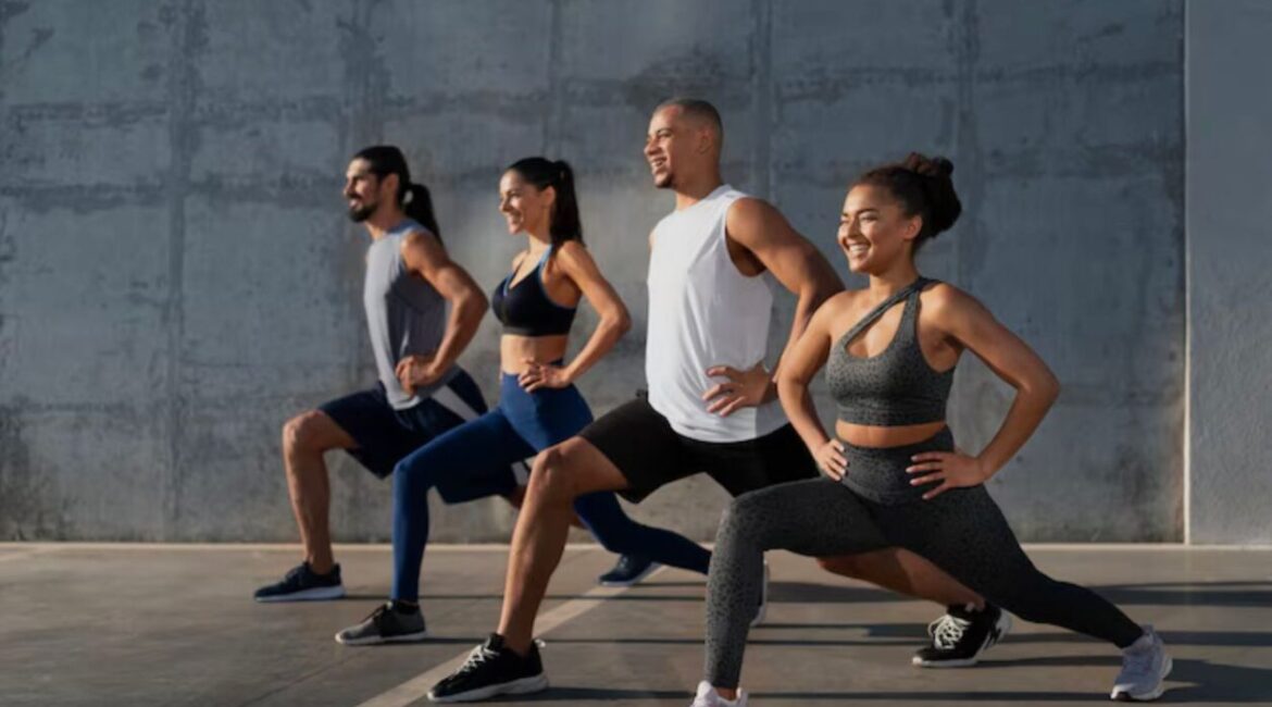 New Year’s Resolution Driven Towards Health: The 2026 Outlook in India Group of individuals participating in an outdoor fitness bootcamp in India, representing 2026 health resolutions.