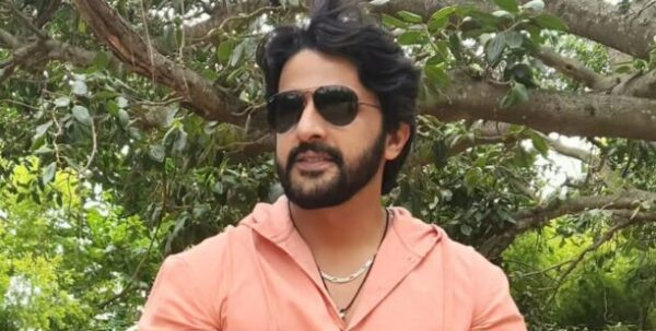 A Poetic Love Story: Dharma Keerthiraj’s 25th Film Nayana Manohara Takes Shape Dharma Keerthiraj as Manohara in the teaser of Nayana Manohara.