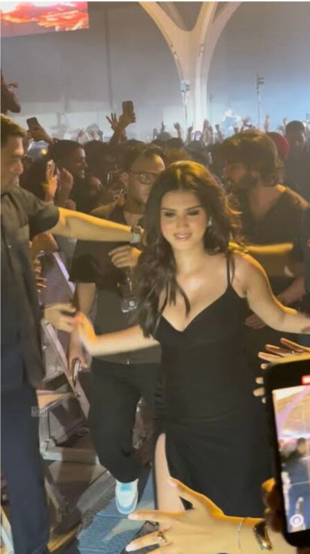 Tara Sutaria: The Centre of Attention at AP Dhillon’s Concert Tara Sutaria and AP Dhillon performing 'Thodi Si Daaru' on stage.