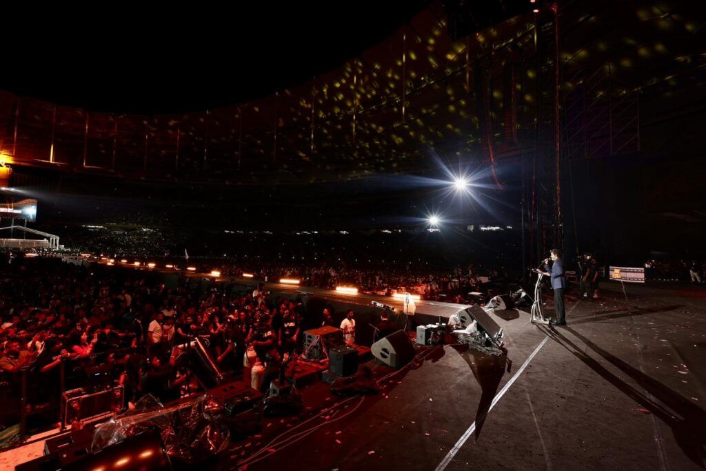 Jananayagan Audio Launch Malaysia Enters History Books with Record Crowd Prabhu Deva and Vijay recreate the Pokkiri dance step at the Jananayagan Malaysia launch.