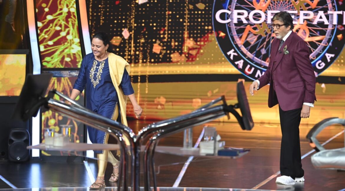 Vijayapura Woman Wins ₹12.5 Lakh on KBC Munnibai Alkunte answering a question in the hot seat on KBC.