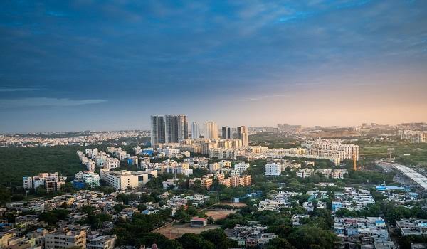 Bengaluru Homes 1 Crore Price Mark Becomes New Normal in Prime Localities A map comparing property prices in Bengaluru's core areas vs. affordable outskirts.