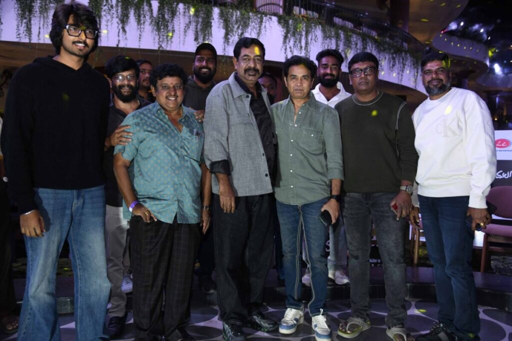 A group photo of the entire "Amalu" team including Yogaraj Bhat, Sharan, and the producers.