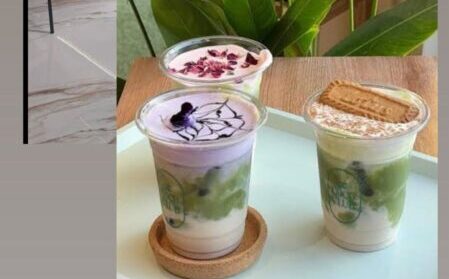 Coco Club Matcha Bengaluru: A Trendy Fusion of Café Culture and Nail Art A beautifully presented matcha latte with artistic foam art at The Coco Club.