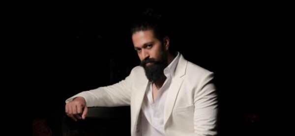 Yash Metro Train Birthday Billboard Rolls Through Bengaluru as Unique Tribute The fully wrapped Namma Metro train dedicated as a Yash birthday billboard in Bengaluru.