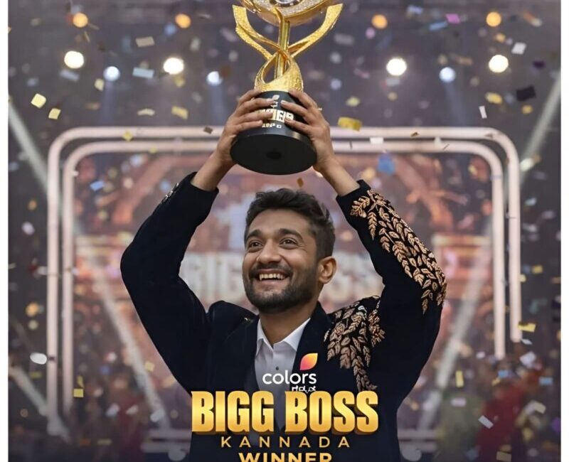 Gilli holding the Bigg Boss 15 winner's trophy on the grand finale stage.