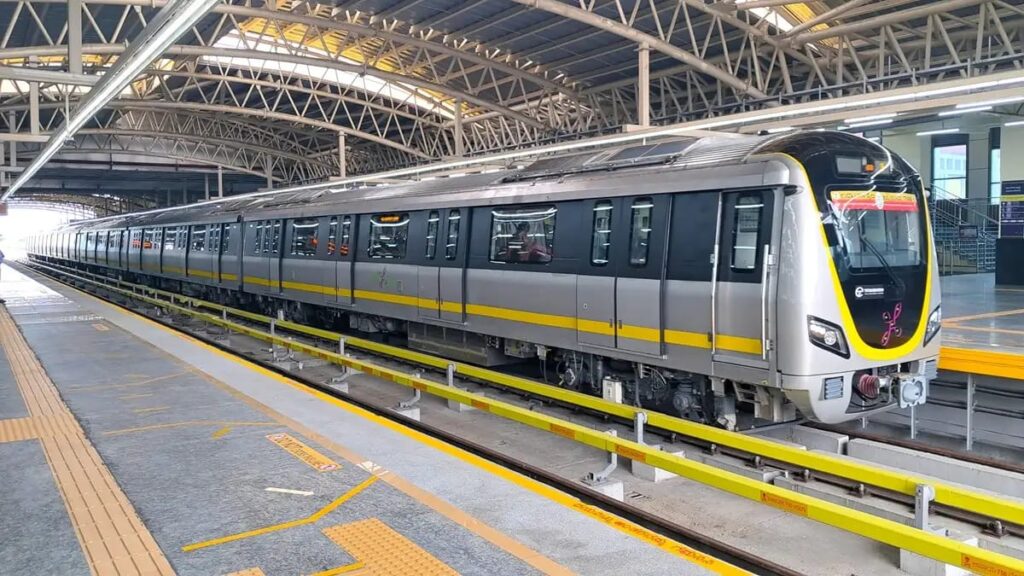 Yellow Line Seventh Train BMRCL Cuts Peak-Hour Wait Times for Commuters The newly inducted seventh train on the BMRCL Yellow Line at a metro station.