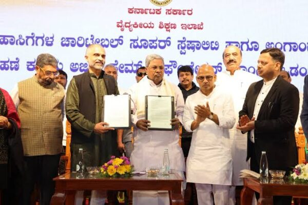 Officials from the Karnataka government and Azim Premji Foundation signing the MoU for the new hospital.