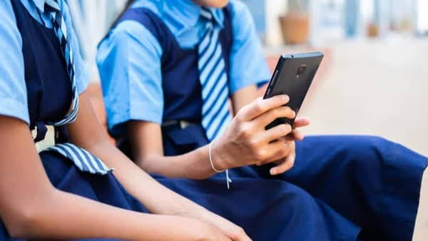 Karnataka Mulls Ban on Mobile Phones in Schools Amid Rising Screen-Time Concerns